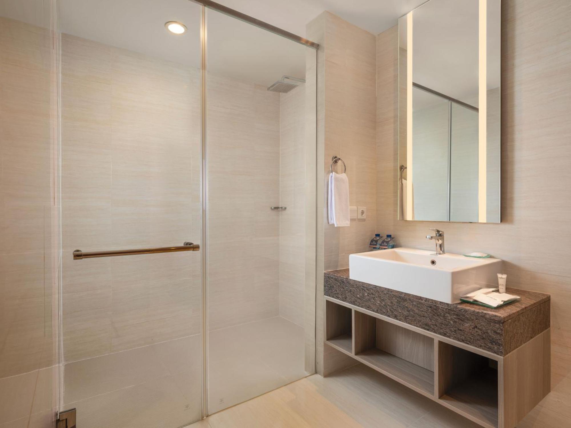 Hotel Santika Premiere Gubeng Сурабая Екстер'єр фото