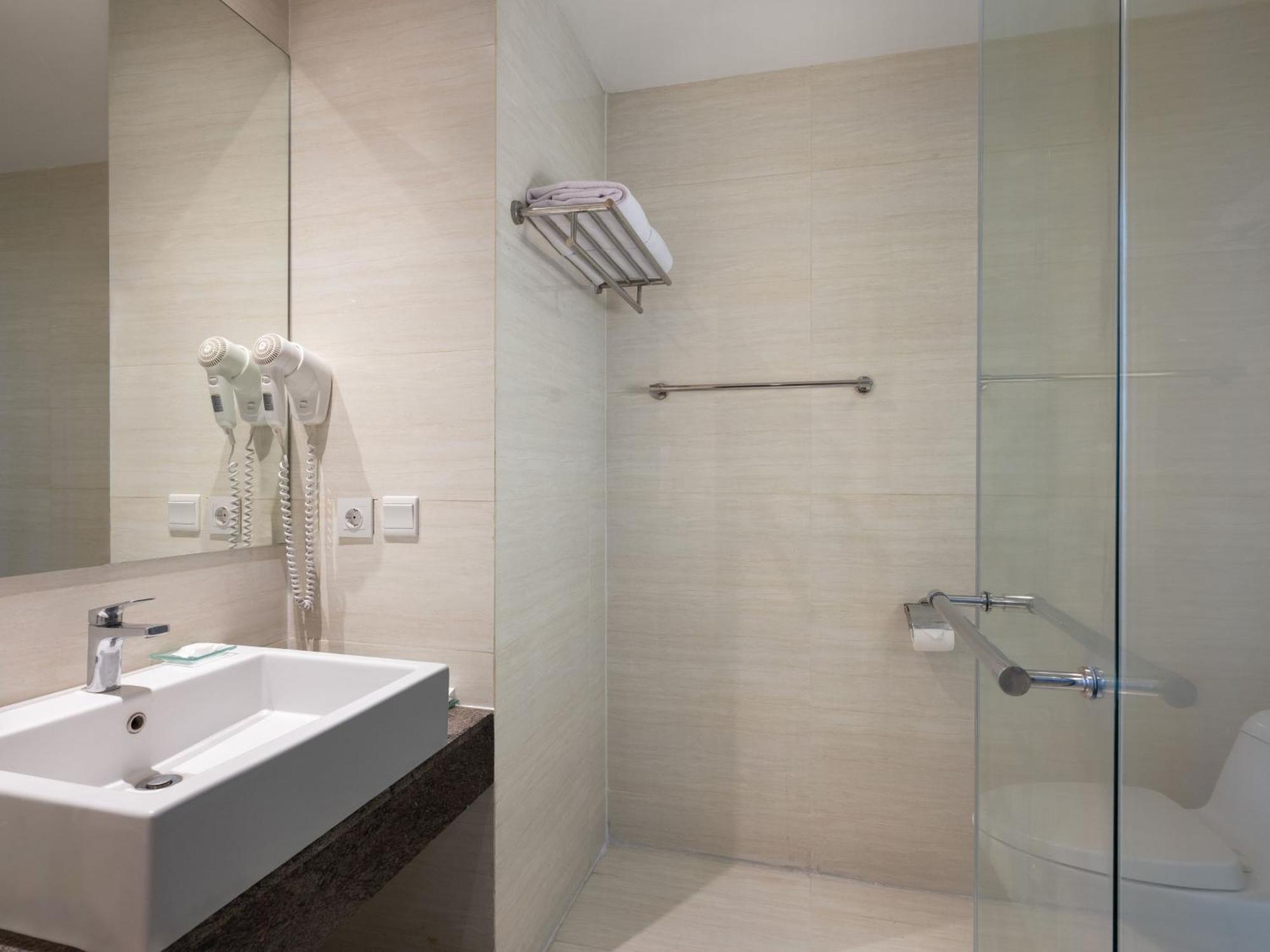 Hotel Santika Premiere Gubeng Сурабая Екстер'єр фото