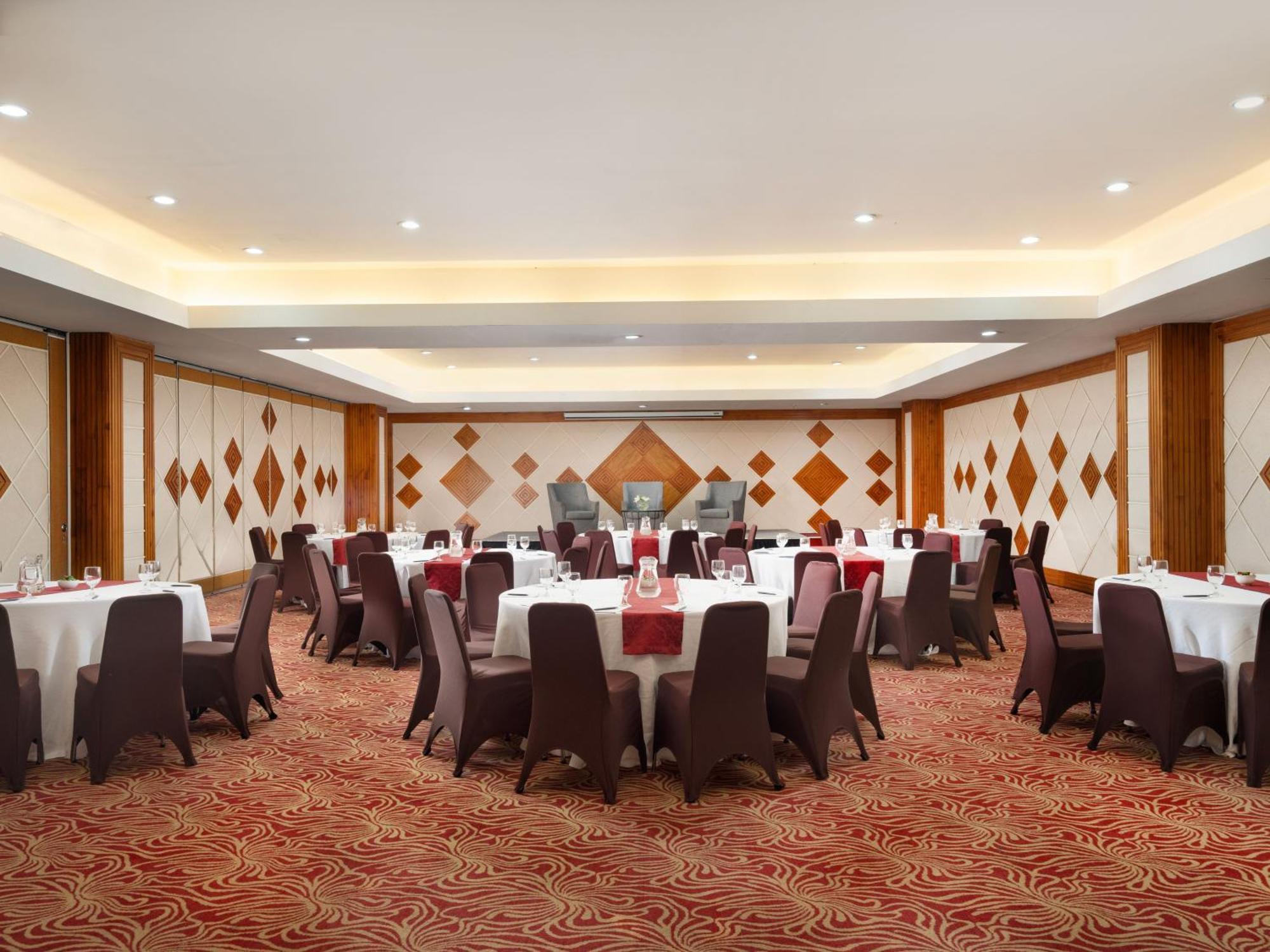 Hotel Santika Premiere Gubeng Сурабая Екстер'єр фото